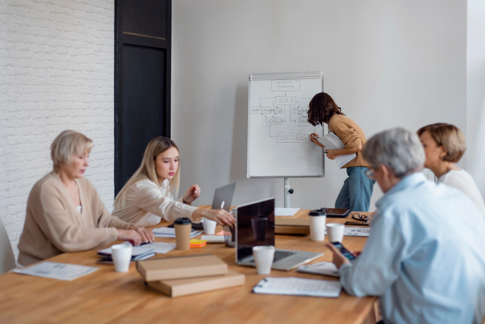 atelier avec un groupe de personnes autour d'une salle