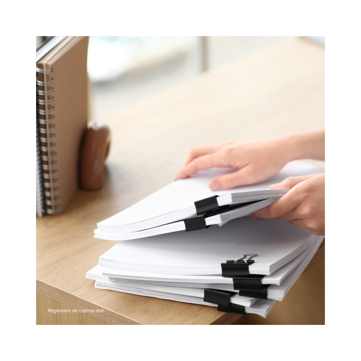dossier sur un bureau - règlement de copropriété